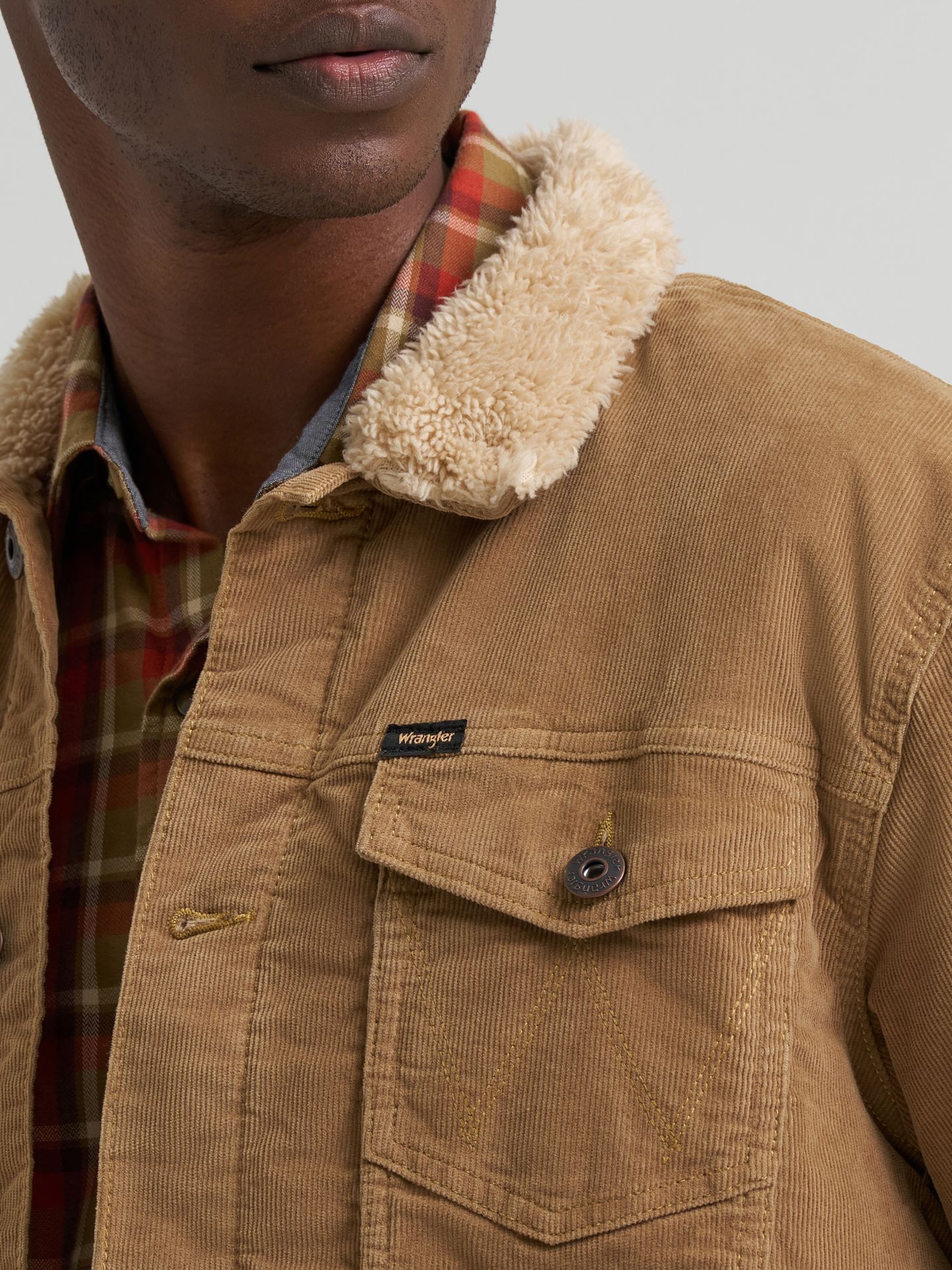 Мужская куртка Wrangler Sherpa Lined Corduroy Trucker, цвет: Acorn — фото 5