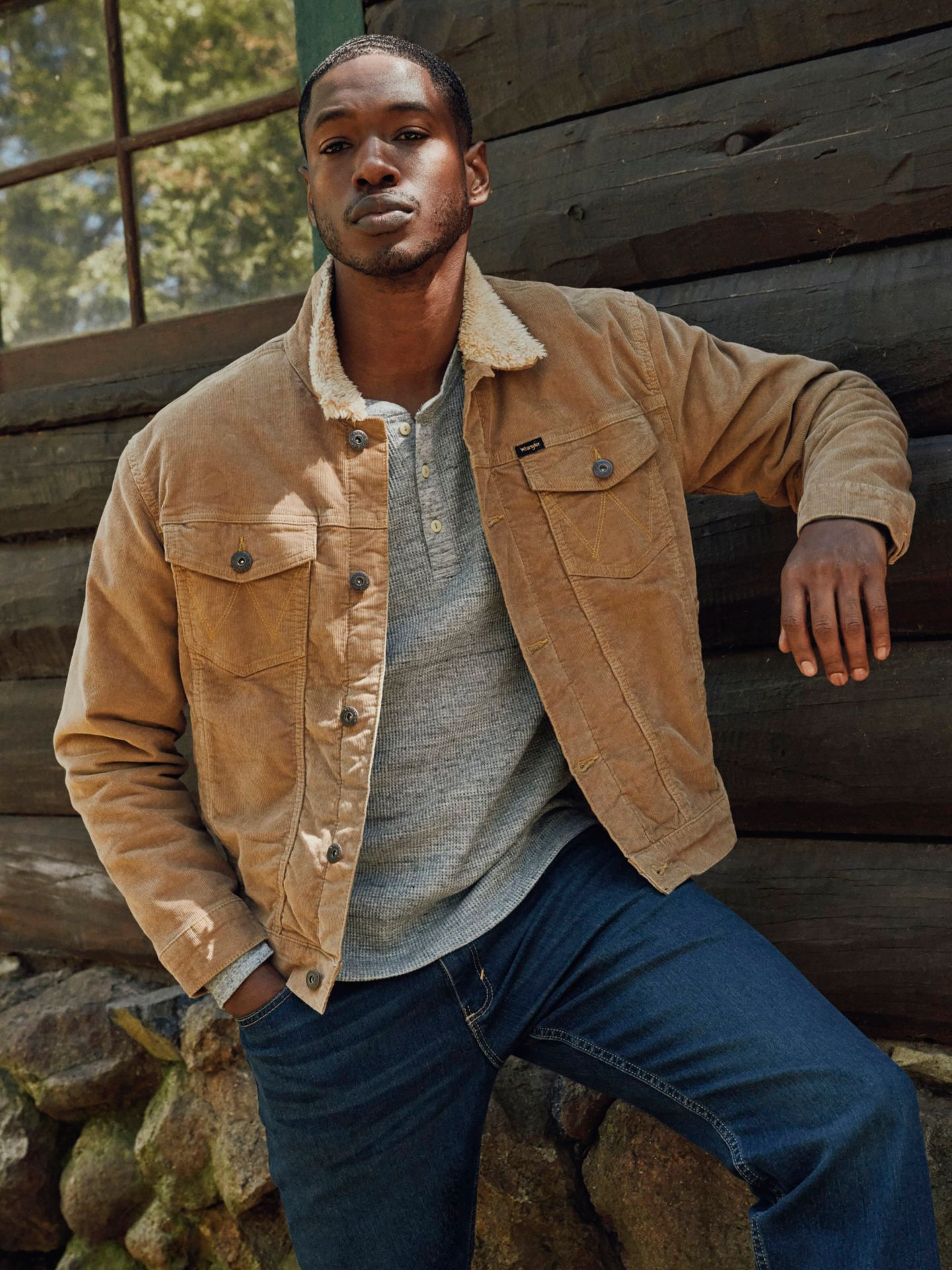 Мужская куртка Wrangler Sherpa Lined Corduroy Trucker, цвет: Acorn — фото 1