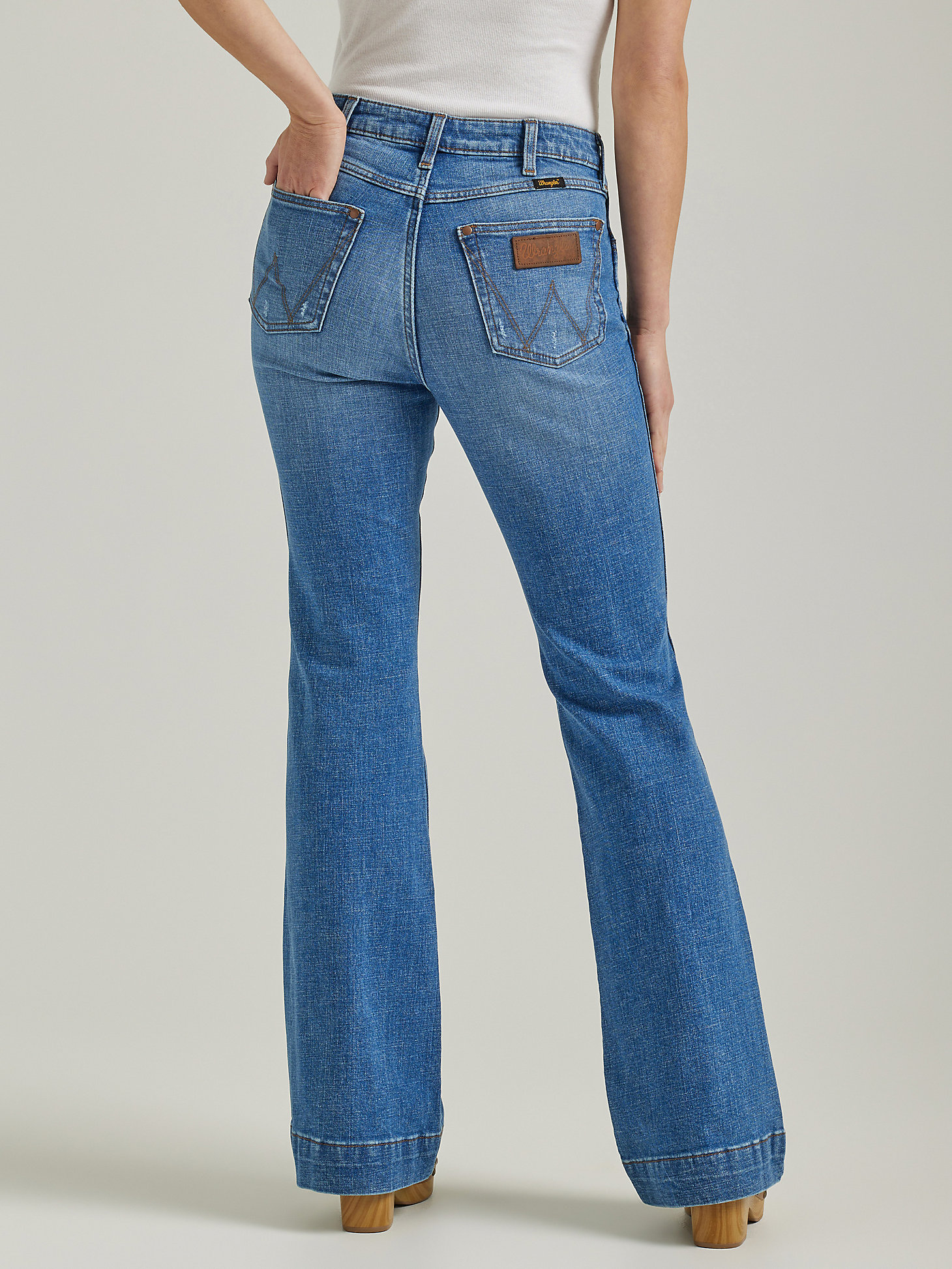 Women's Wrangler Retro® High Rise Trouser Jean in Emily alternative view 1