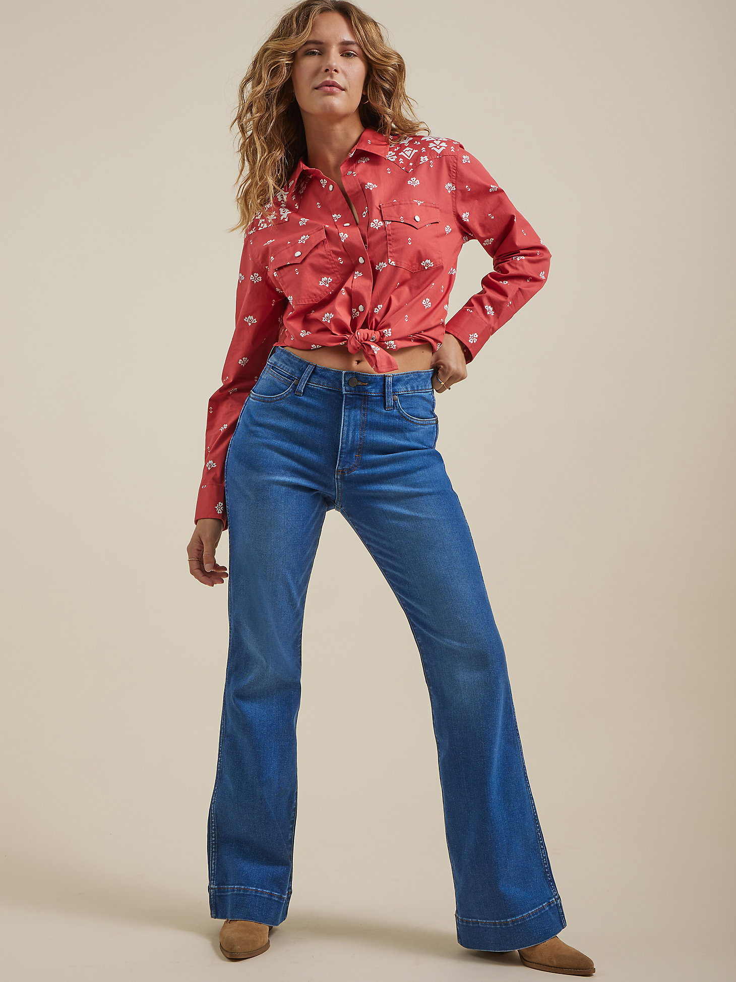 Women's Wrangler Retro® High Rise Trouser Jean in Emily alternative view 4