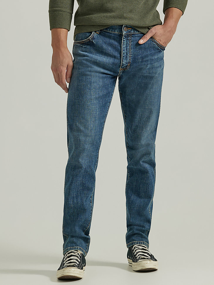 Men's Tapered Regular Fit Jean in Medium Wash alternative view