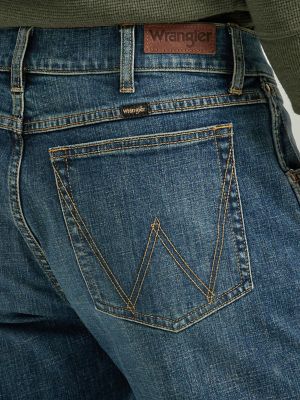 Men's Tapered Regular Fit Jean in Medium Wash alternative view 4