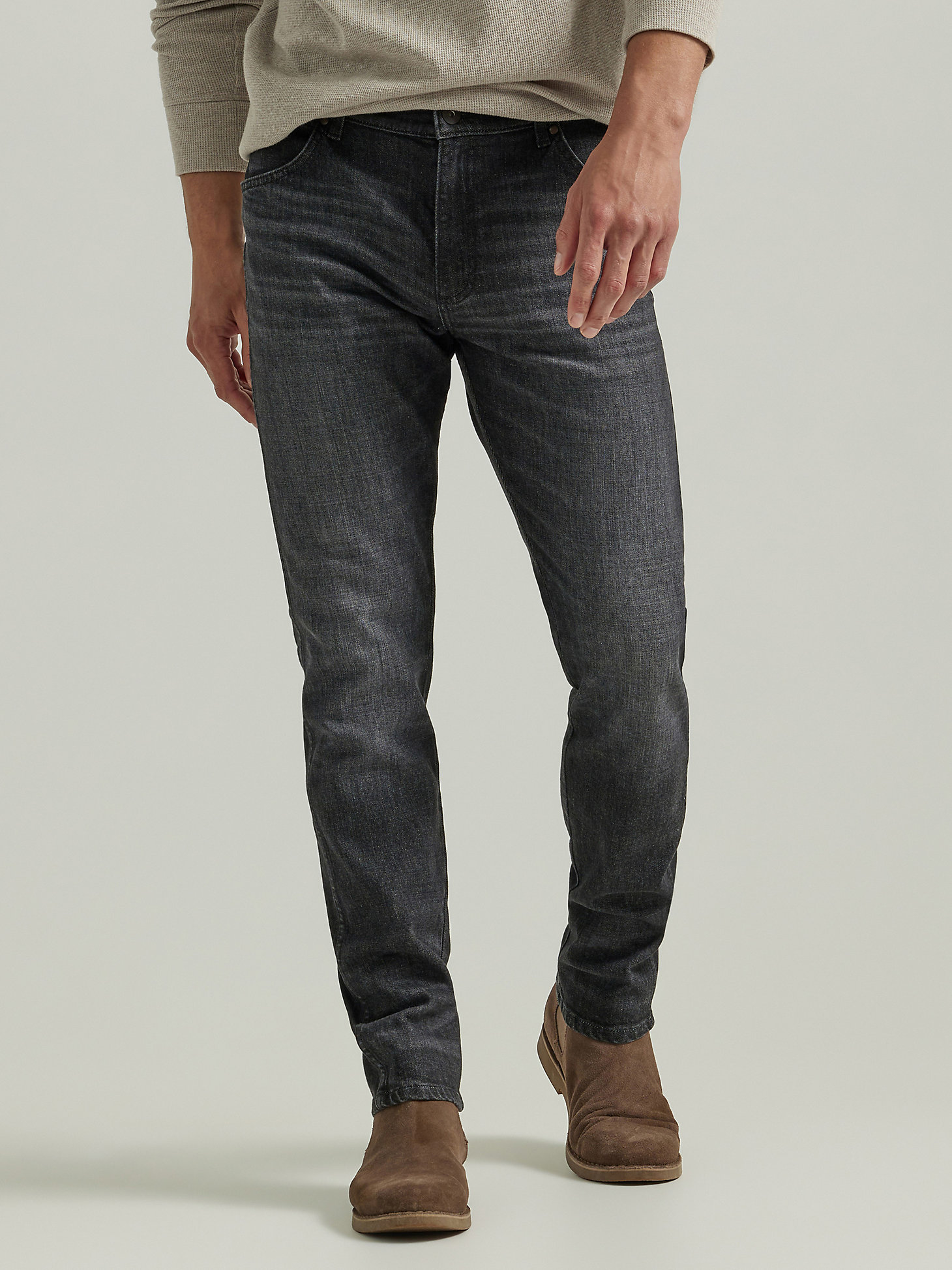 Men's Tapered Regular Fit Jean in Grey Wash alternative view 4