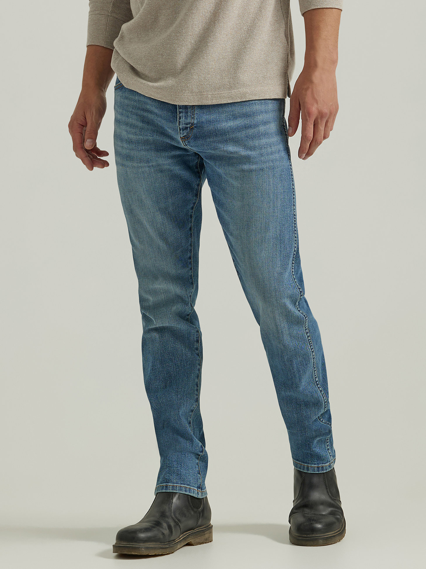 Men's Tapered Regular Fit Jean in Light Wash alternative view 1