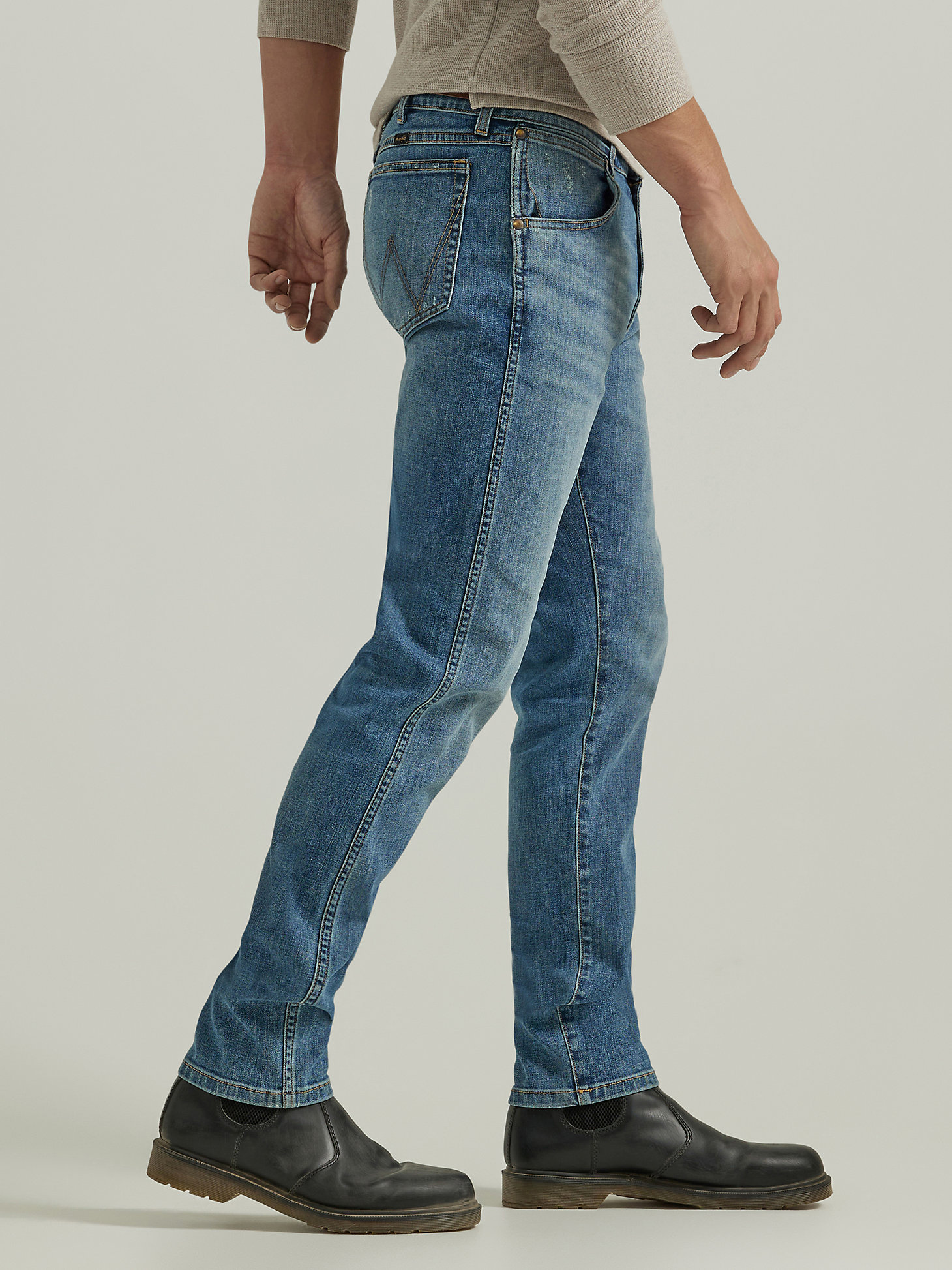 Men's Tapered Regular Fit Jean in Light Wash alternative view 2