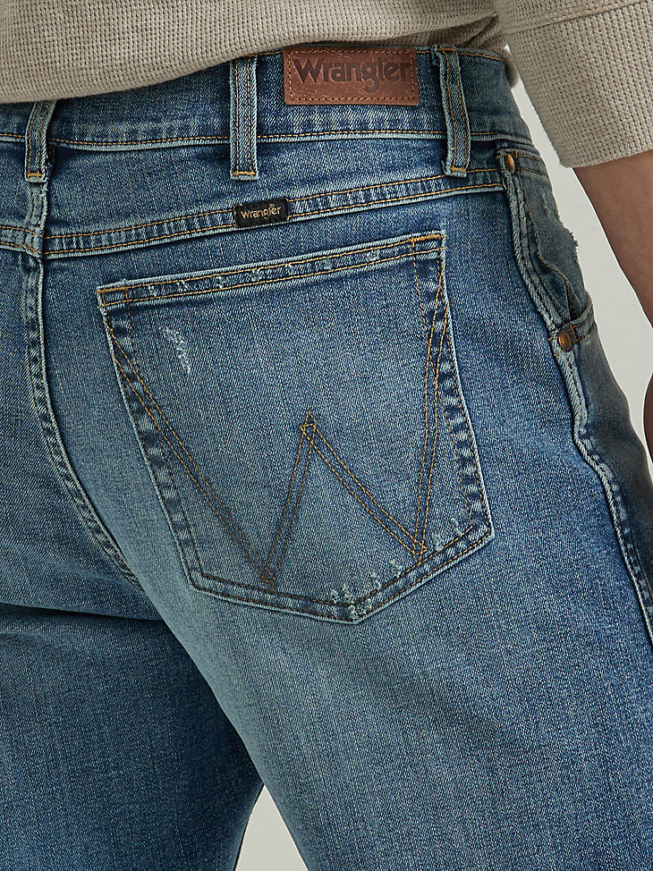 Men's Tapered Regular Fit Jean in Light Wash alternative view 4