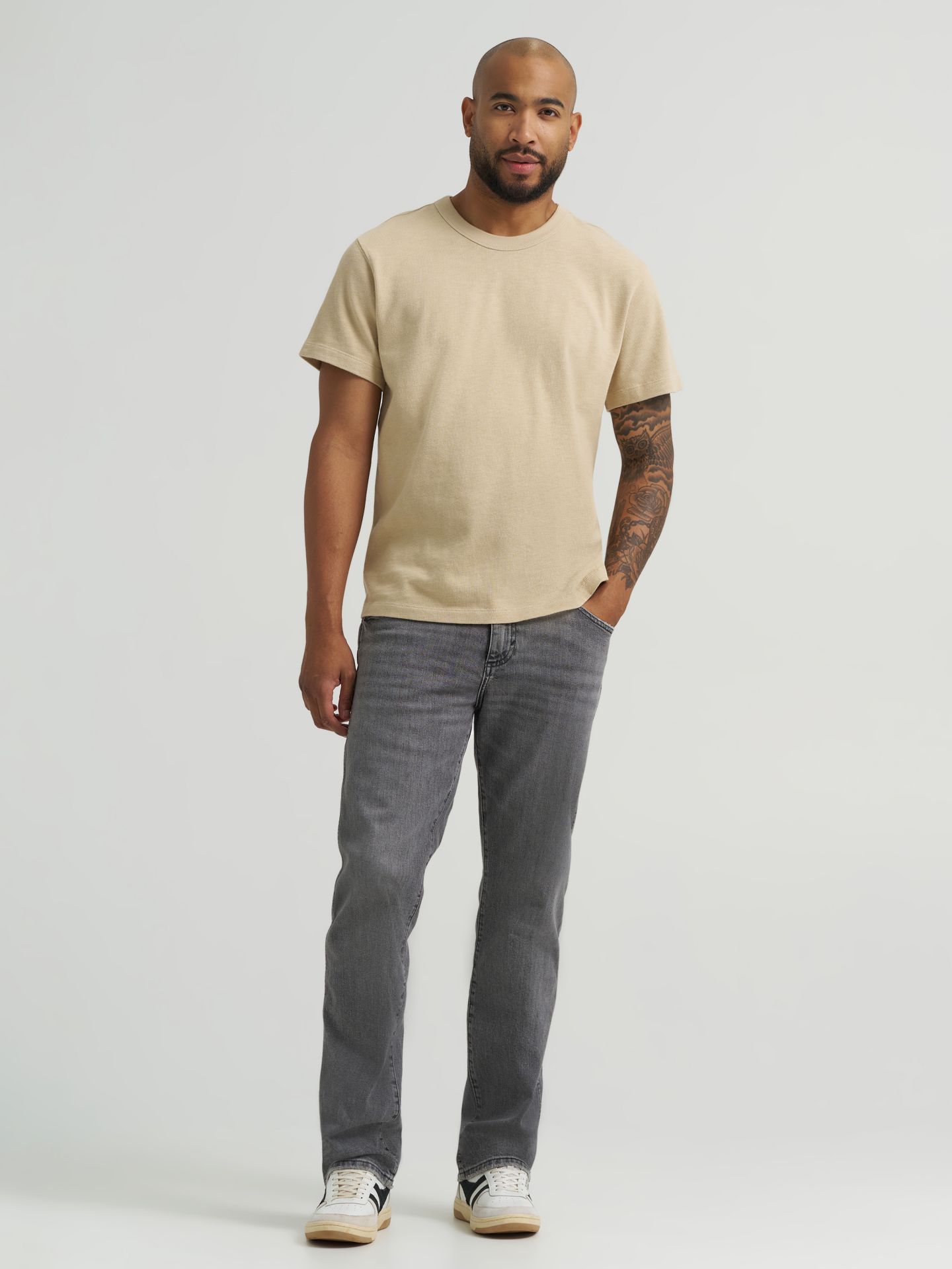Мужские джинсы Wrangler Slim Straight Jean, цвет: Светлый серый варёный — фото 2