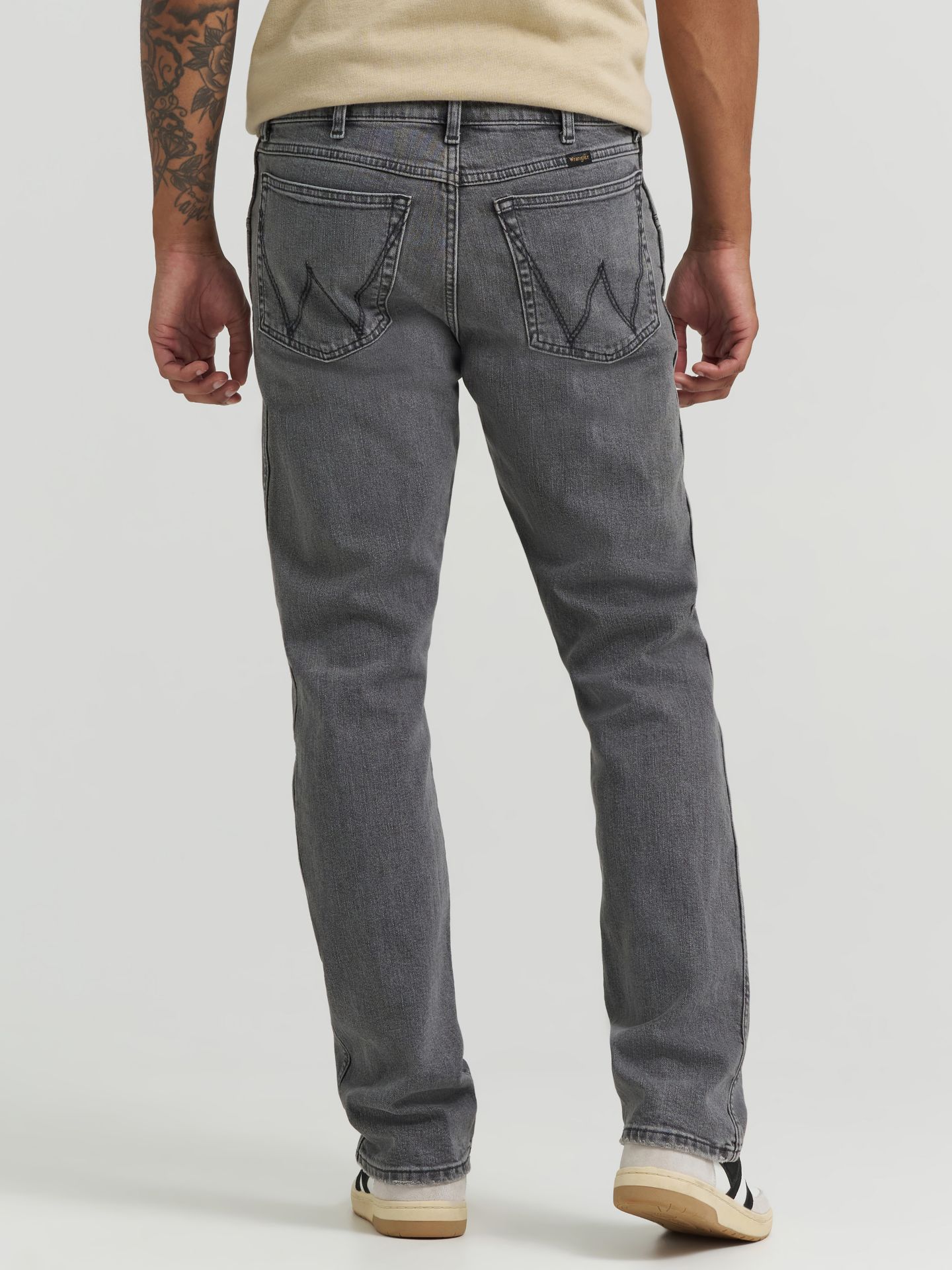 Мужские джинсы Wrangler Slim Straight Jean, цвет: Светлый серый варёный — фото 3