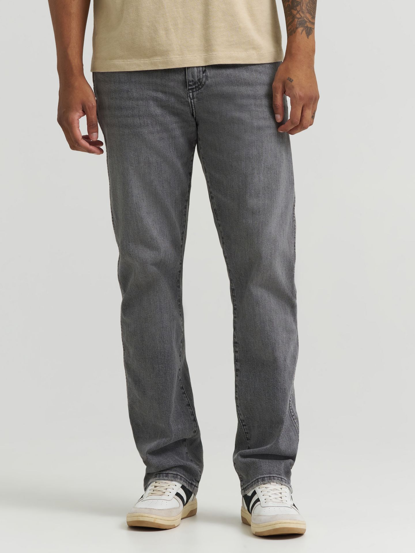 Мужские джинсы Wrangler Slim Straight Jean, цвет: Светлый серый варёный — фото 4