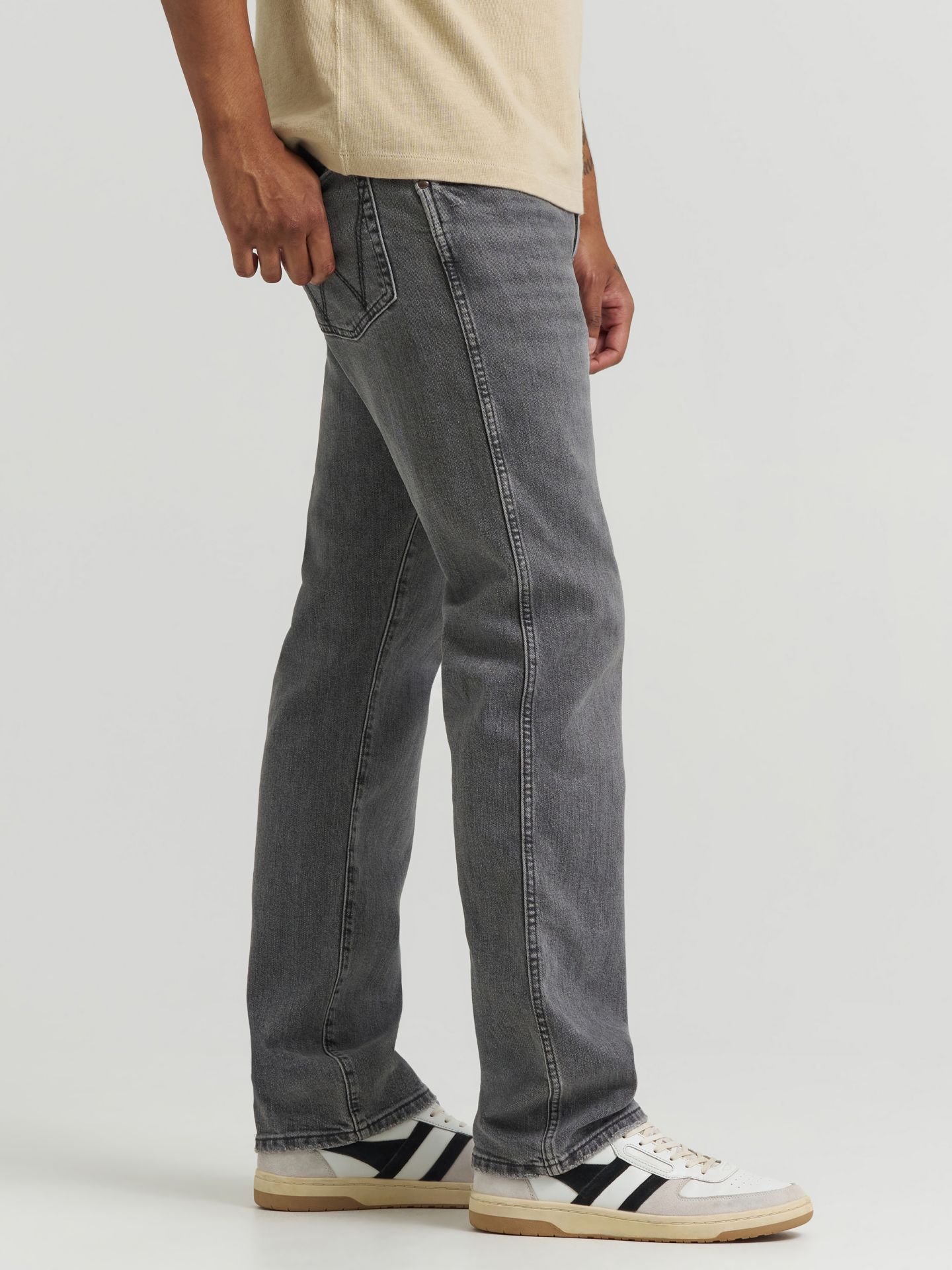 Мужские джинсы Wrangler Slim Straight Jean, цвет: Светлый серый варёный — фото 5