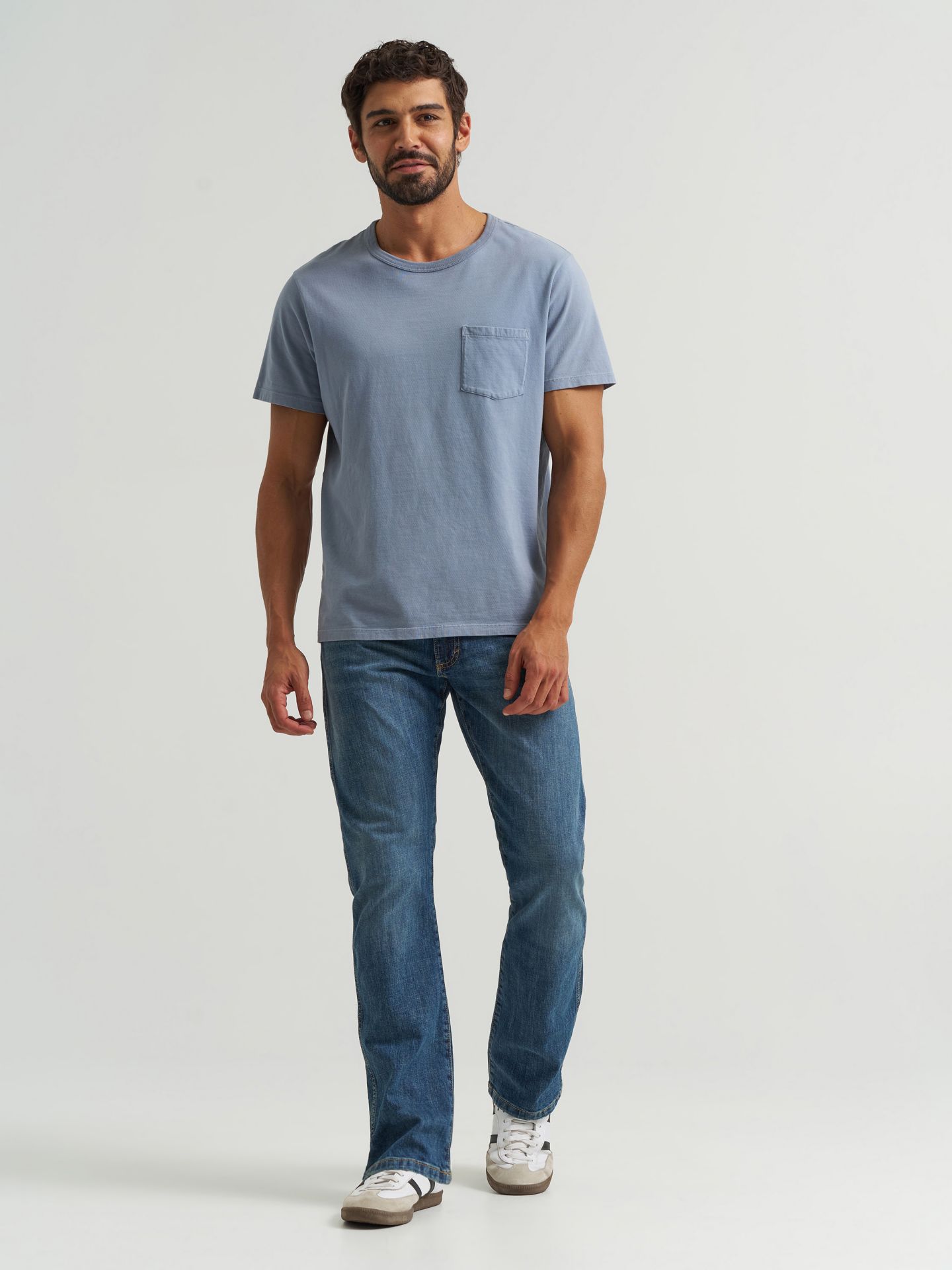 Мужские джинсы Wrangler Classic Bootcut, цвет: Dark Mid Shade — фото 2
