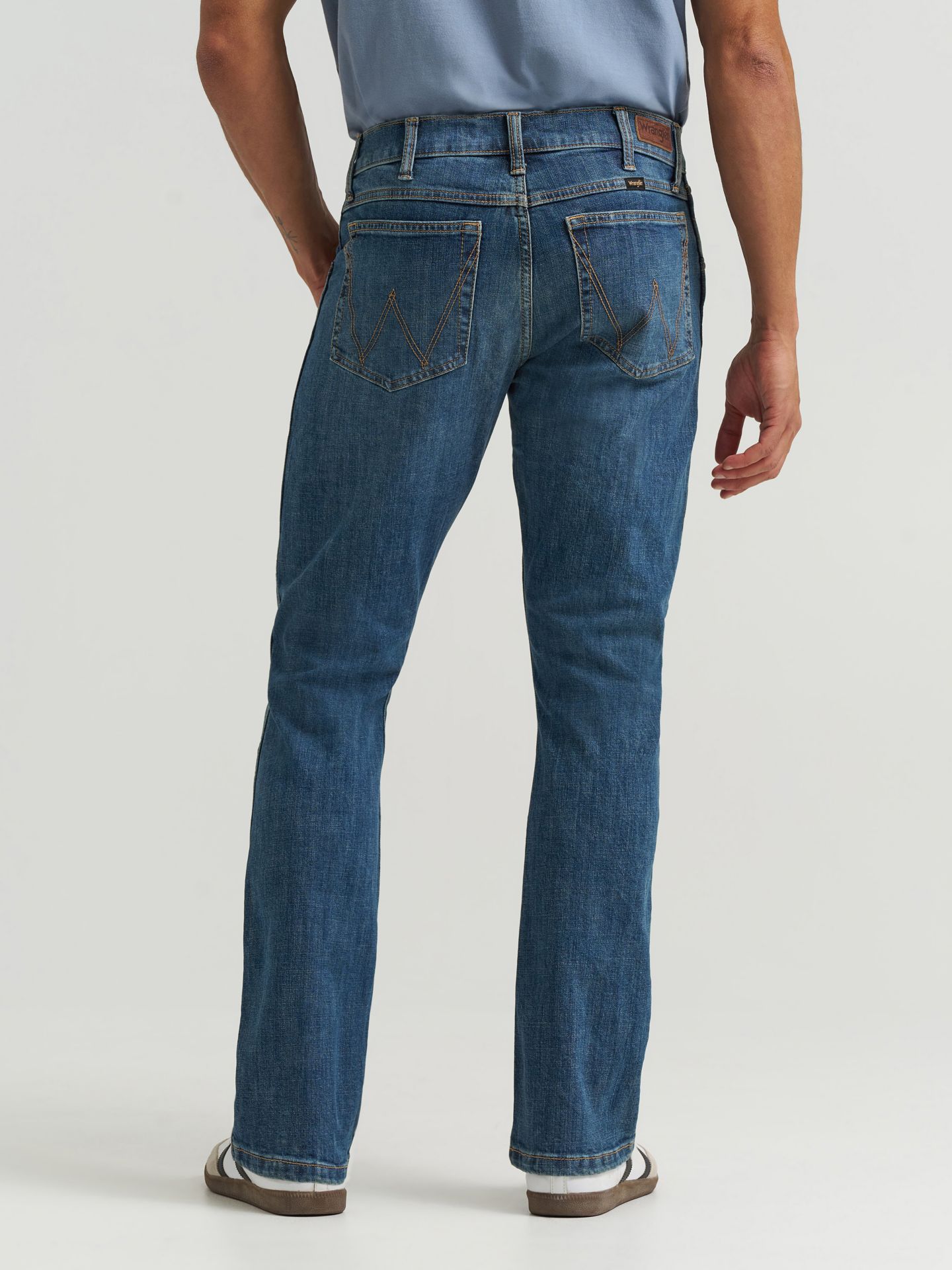 Мужские джинсы Wrangler Classic Bootcut, цвет: Dark Mid Shade — фото 3