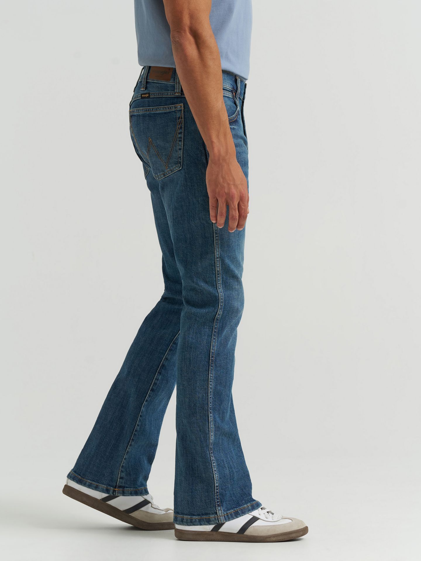 Мужские джинсы Wrangler Classic Bootcut, цвет: Dark Mid Shade — фото 4