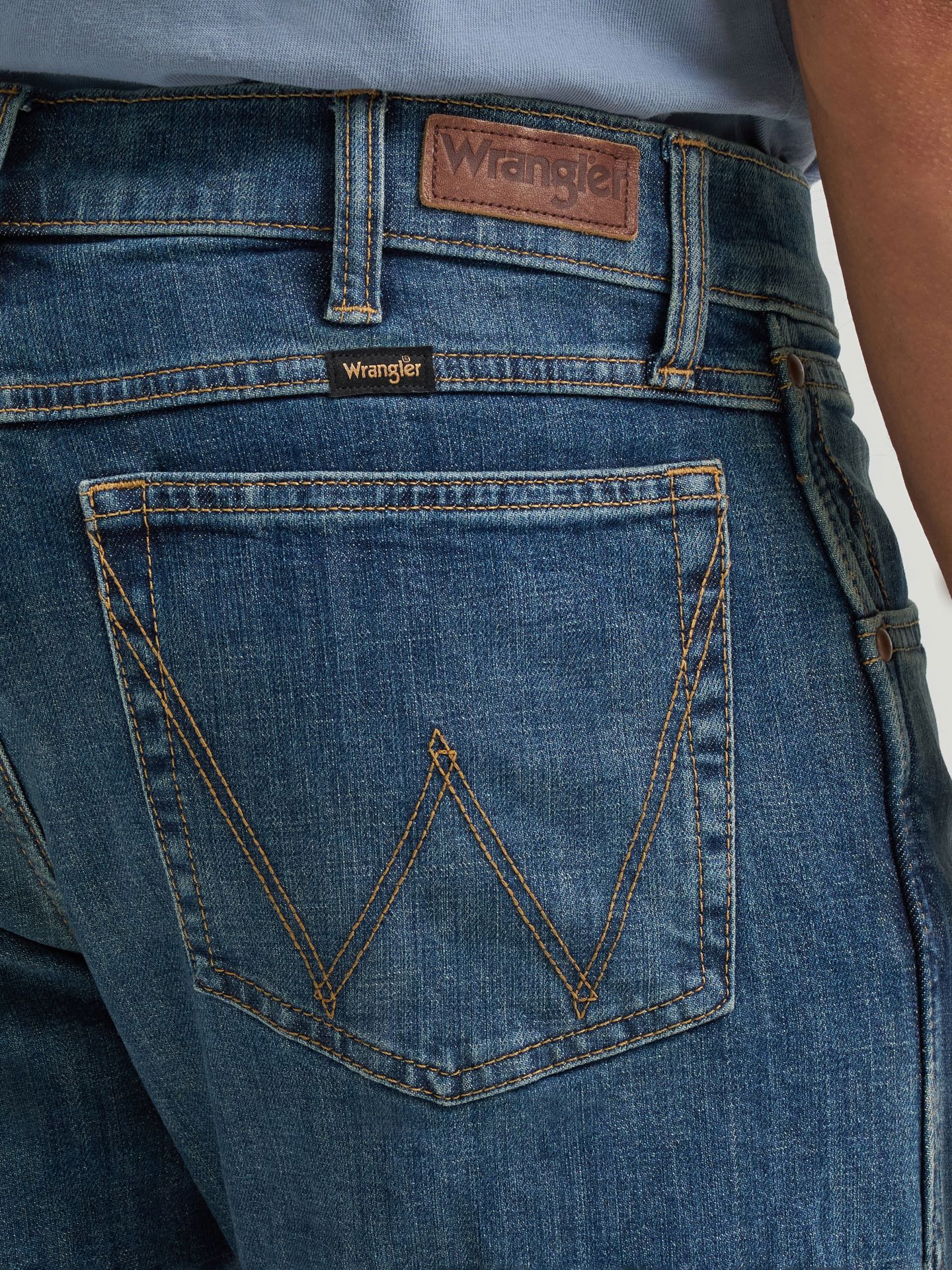 Мужские джинсы Wrangler Classic Bootcut, цвет: Dark Mid Shade — фото 6