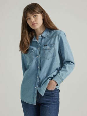 Women's Boyfriend Denim Shirt in Glacier Blue alternative view