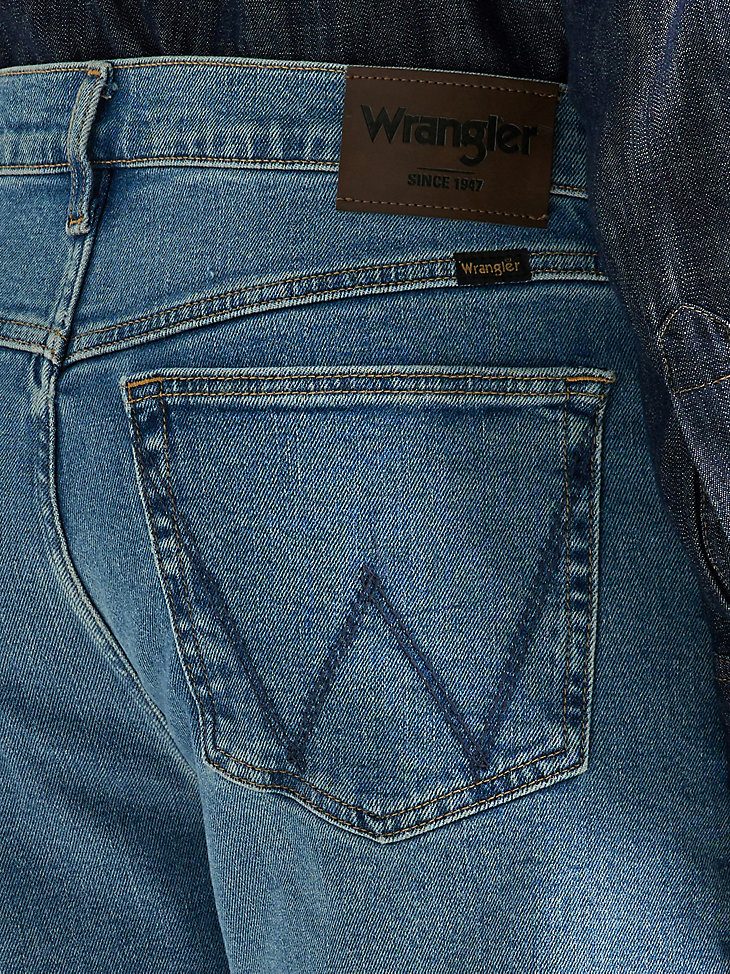 Men's Regular Fit Flex Jean in Light Wash alternative view 4