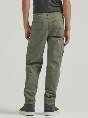 Boy's Wrangler&reg; Free To Stretch Gamer Cargo Pant (Husky) in Olive alternative view