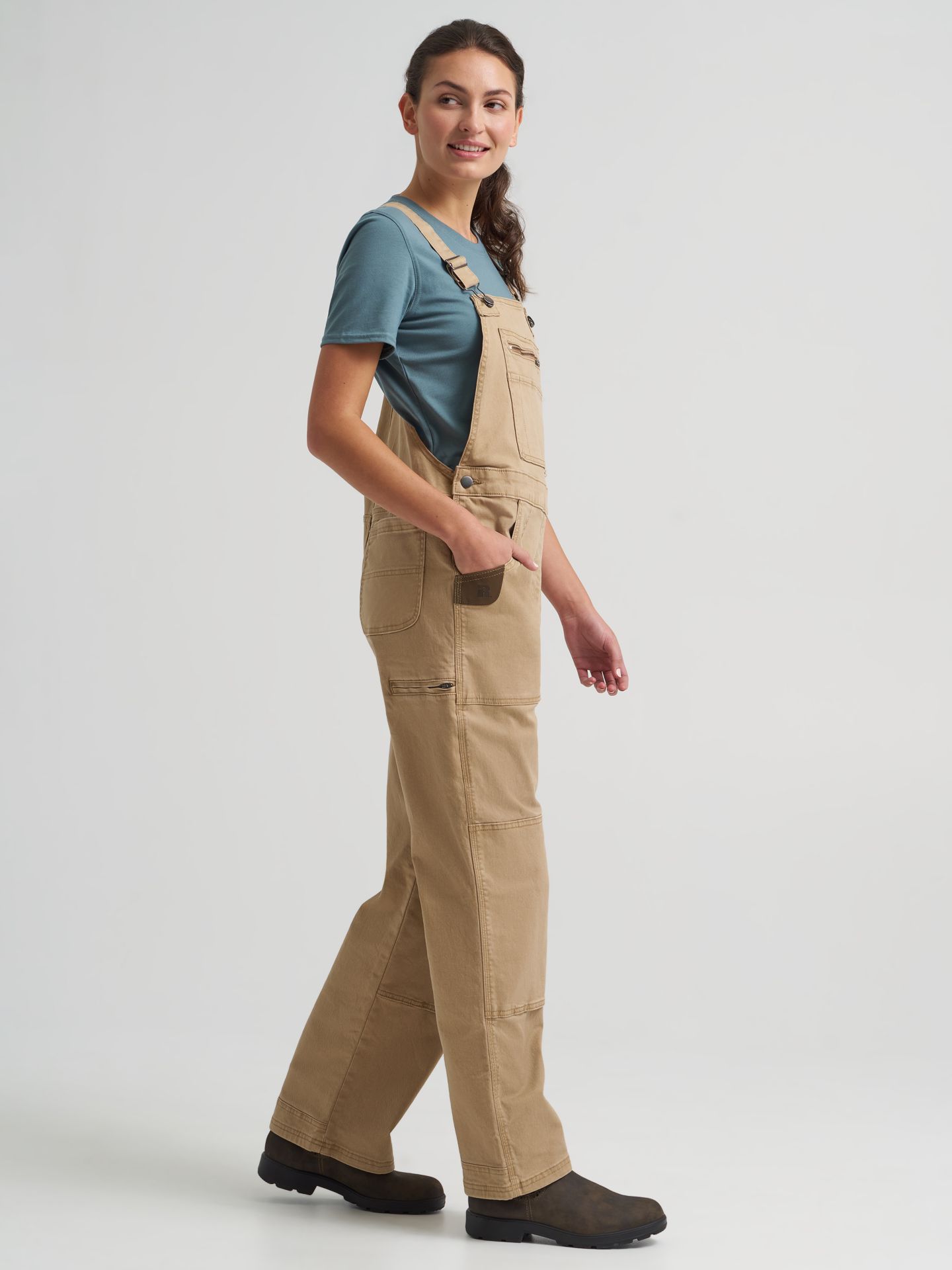 Женский комбинезон Wrangler Riggs Workwear® Relaxed Work Overall, цвет: Tigers Eye — фото 3
