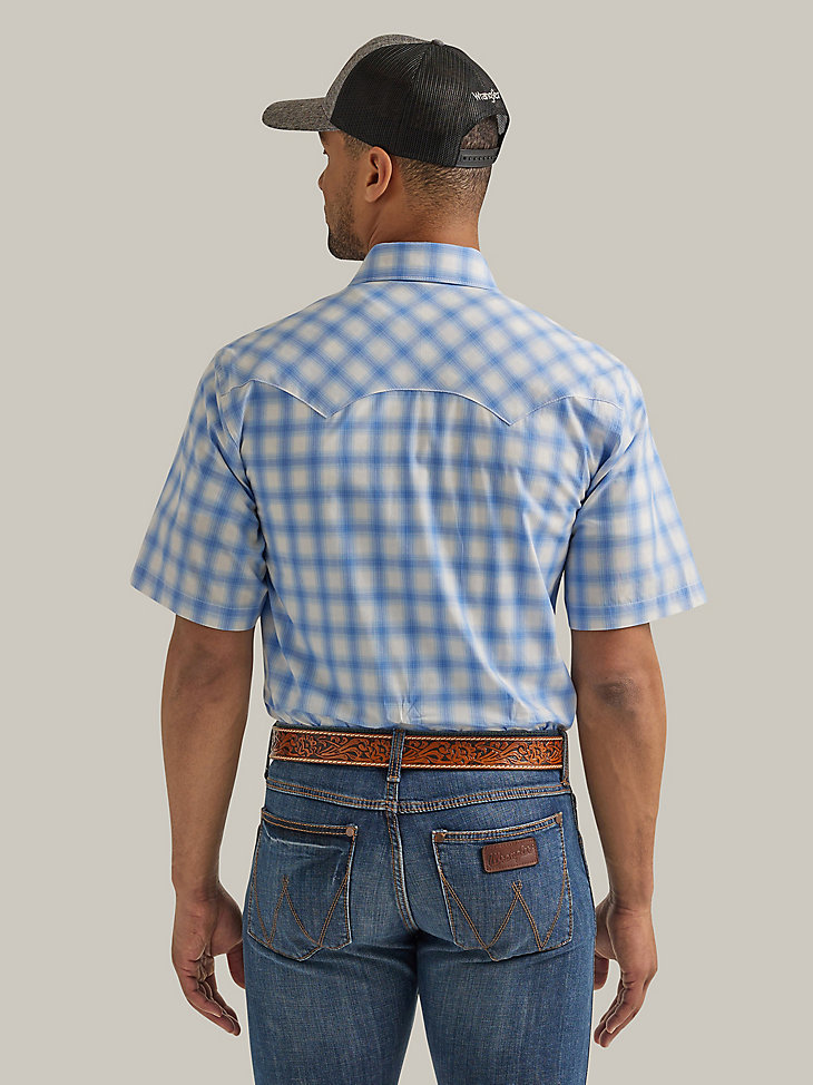Men's Wrangler Retro® Short Sleeve Western Snap with Sawtooth Flap Pocket Plaid Shirt in Sky Blue Plaid alternative view