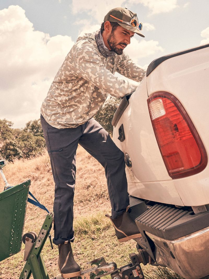 Men's Wrangler All Terrain Cargo Pant in Blue Nights