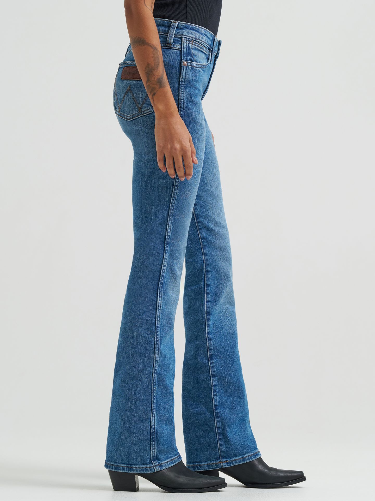 Женские джинсы Wrangler Retro® Bailey High Rise Bootcut, цвет: Ember — фото 5