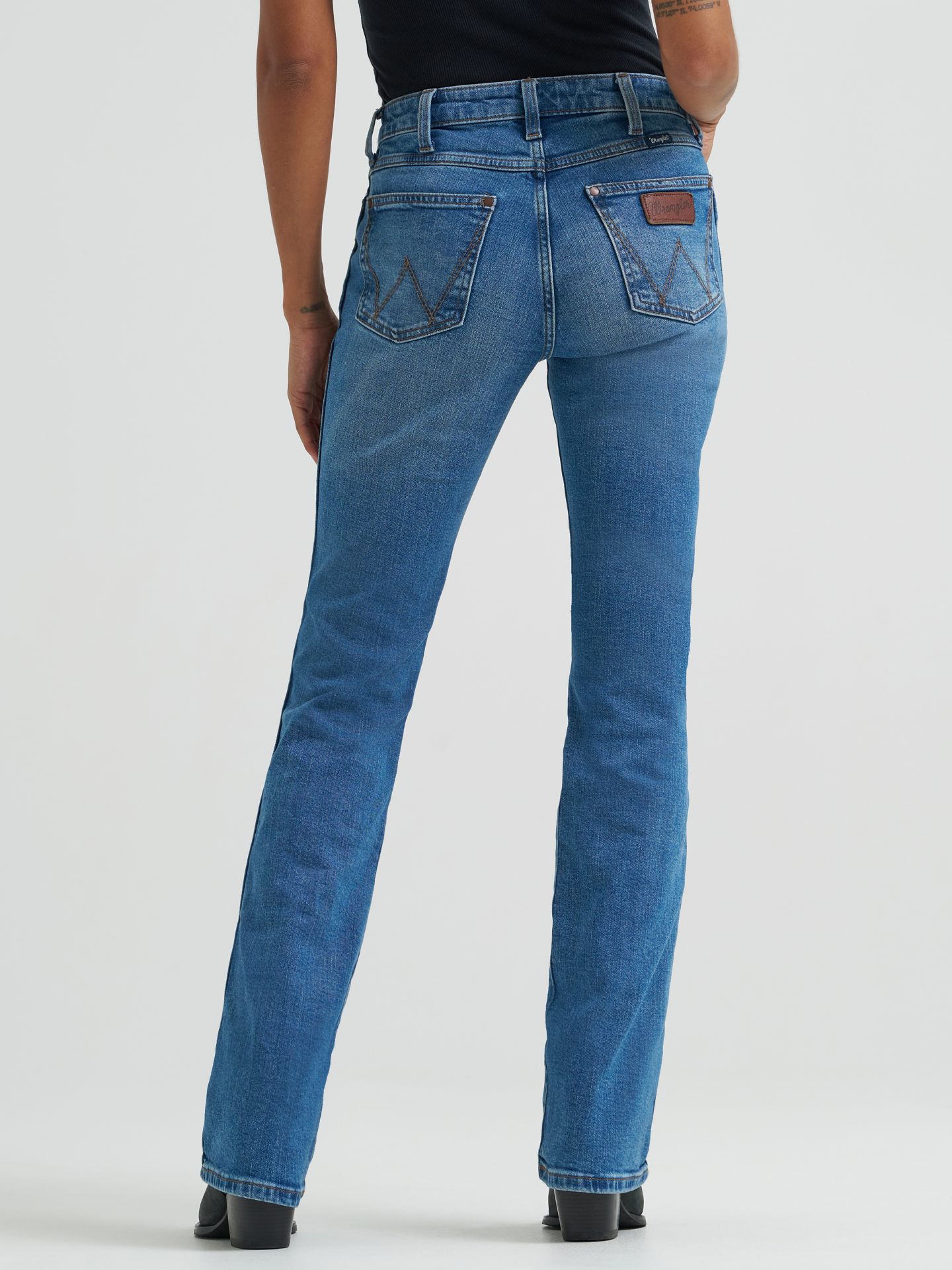 Женские джинсы Wrangler Retro® Bailey High Rise Bootcut, цвет: Ember — фото 6