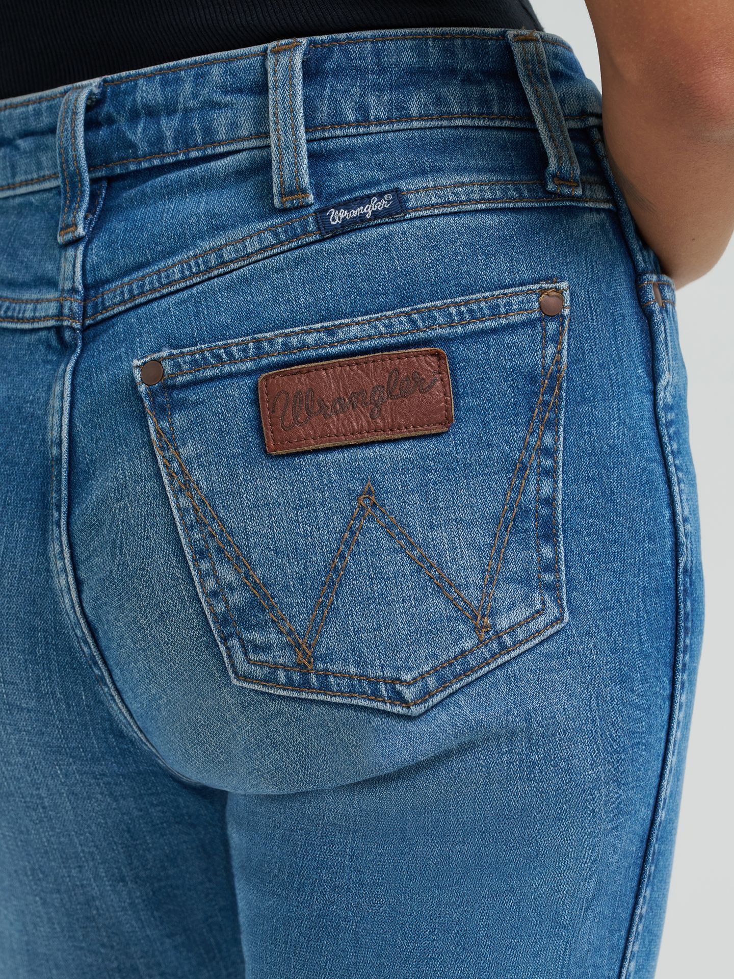 Женские джинсы Wrangler Retro® Bailey High Rise Bootcut, цвет: Ember — фото 7