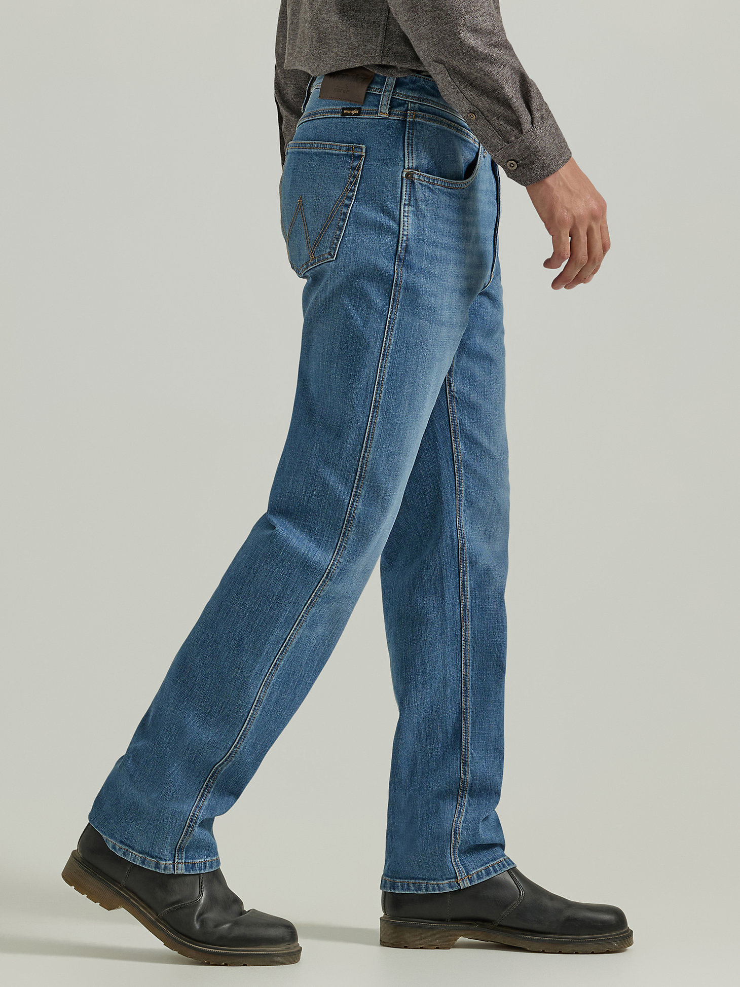 Men's Comfort That Won't Quit Regular Fit Jean in Medium Blue alternative view 5