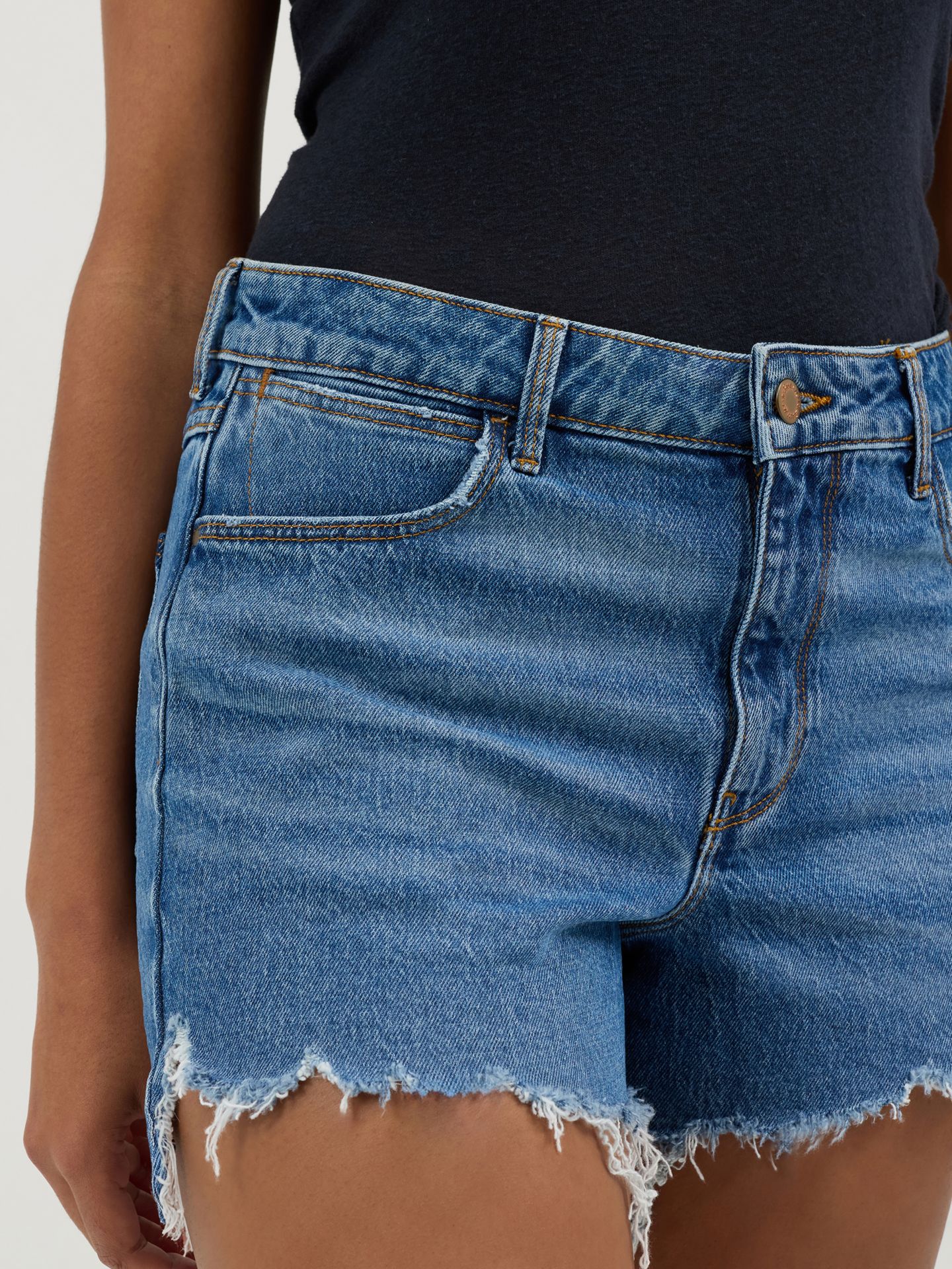 Женские шорты Wrangler Mid Rise Denim Short, цвет: Синий — фото 4