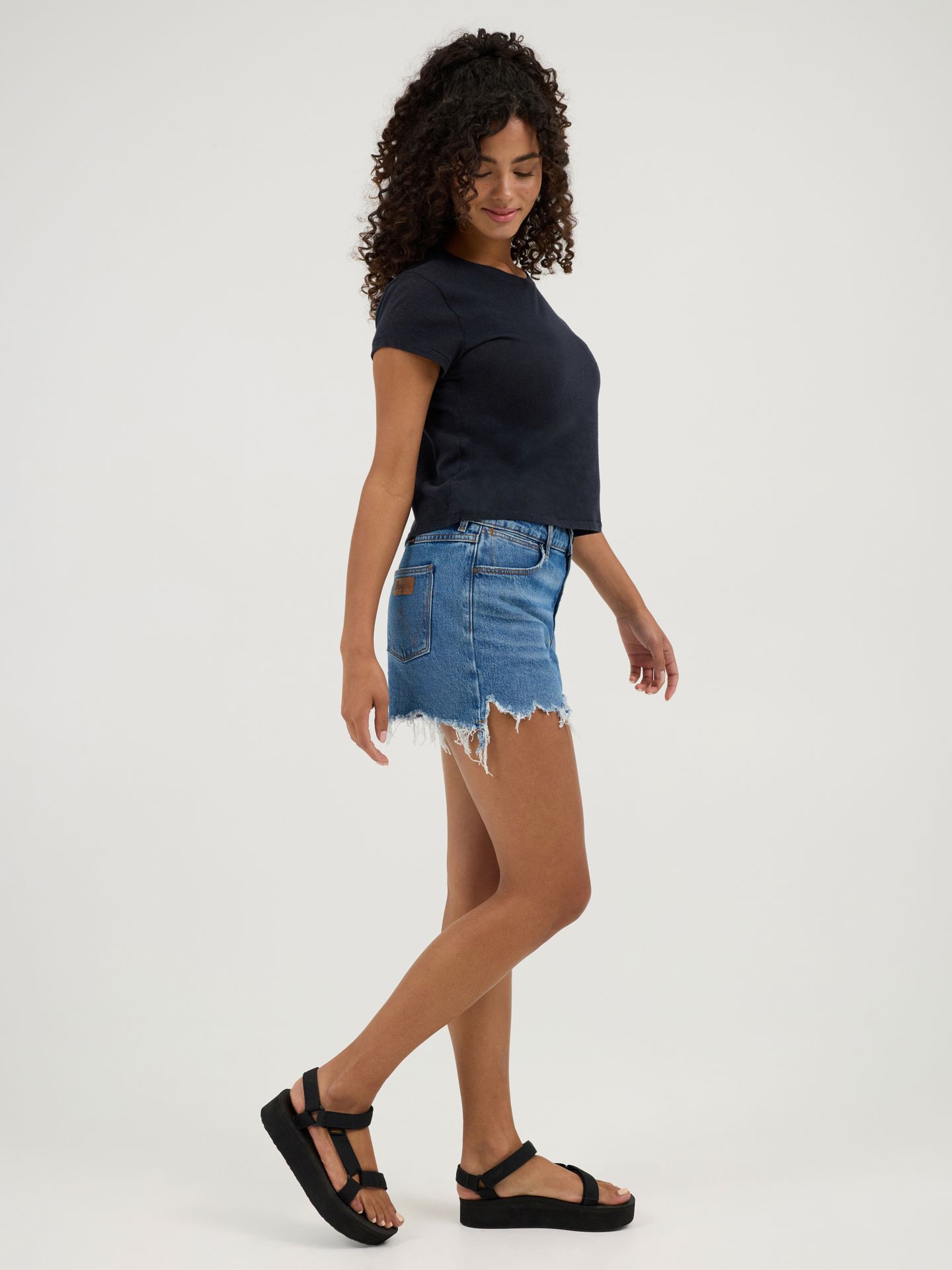 Женские шорты Wrangler Mid Rise Denim Short, цвет: Синий — фото 5