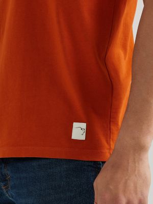 Wrangler x Buffalo Trace™ Men's Pocket T-Shirt in Distillers Red