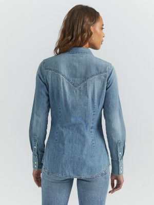 Women's Lasso Embroidered Cowboy Snap Shirt in Light Wash