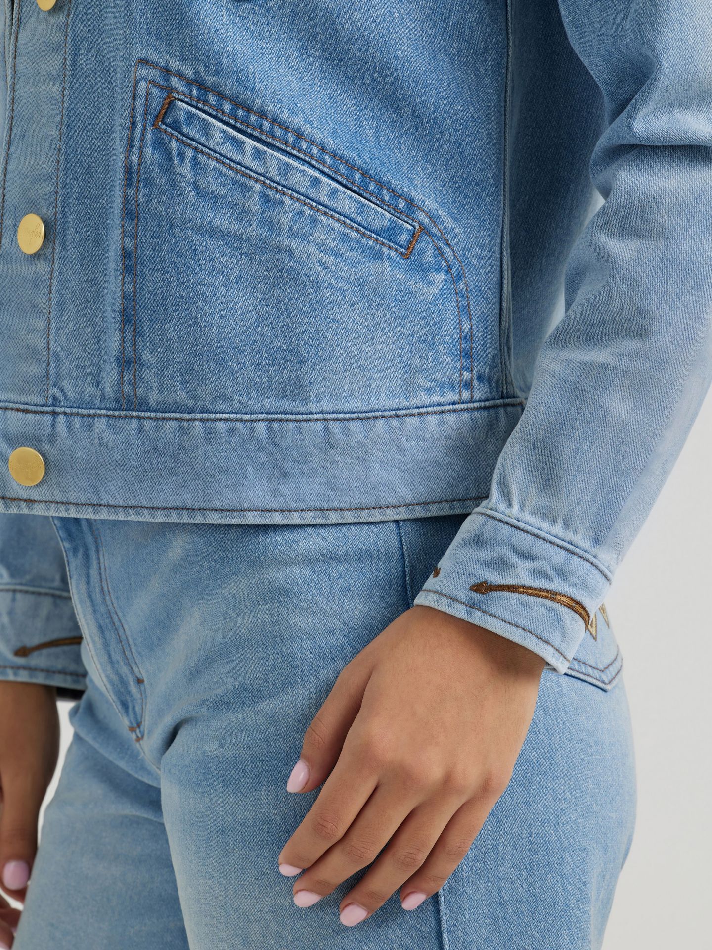 Женская куртка Wrangler x Yellow Rose by Kendra Scott Trucker, цвет: Sunfade — фото 8