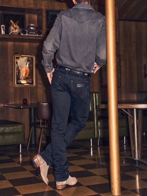 Men's Wrangler Retro® Slim Fit Straight Leg Jean in Blackwell