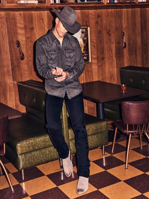 Men's Wrangler Retro® Slim Fit Straight Leg Jean in Blackwell
