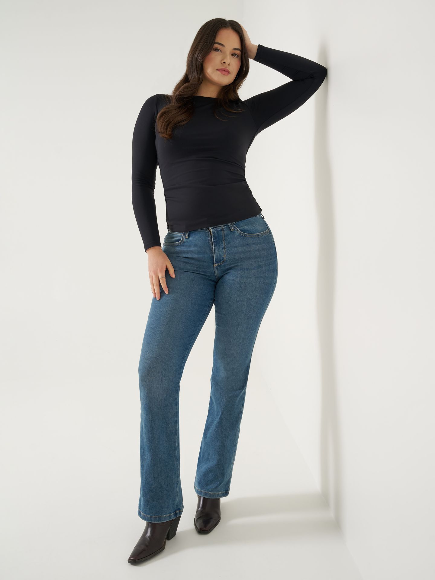 Женские джинсы Wrangler Bespoke High Rise Bootcut, цвет: Ada — фото 3