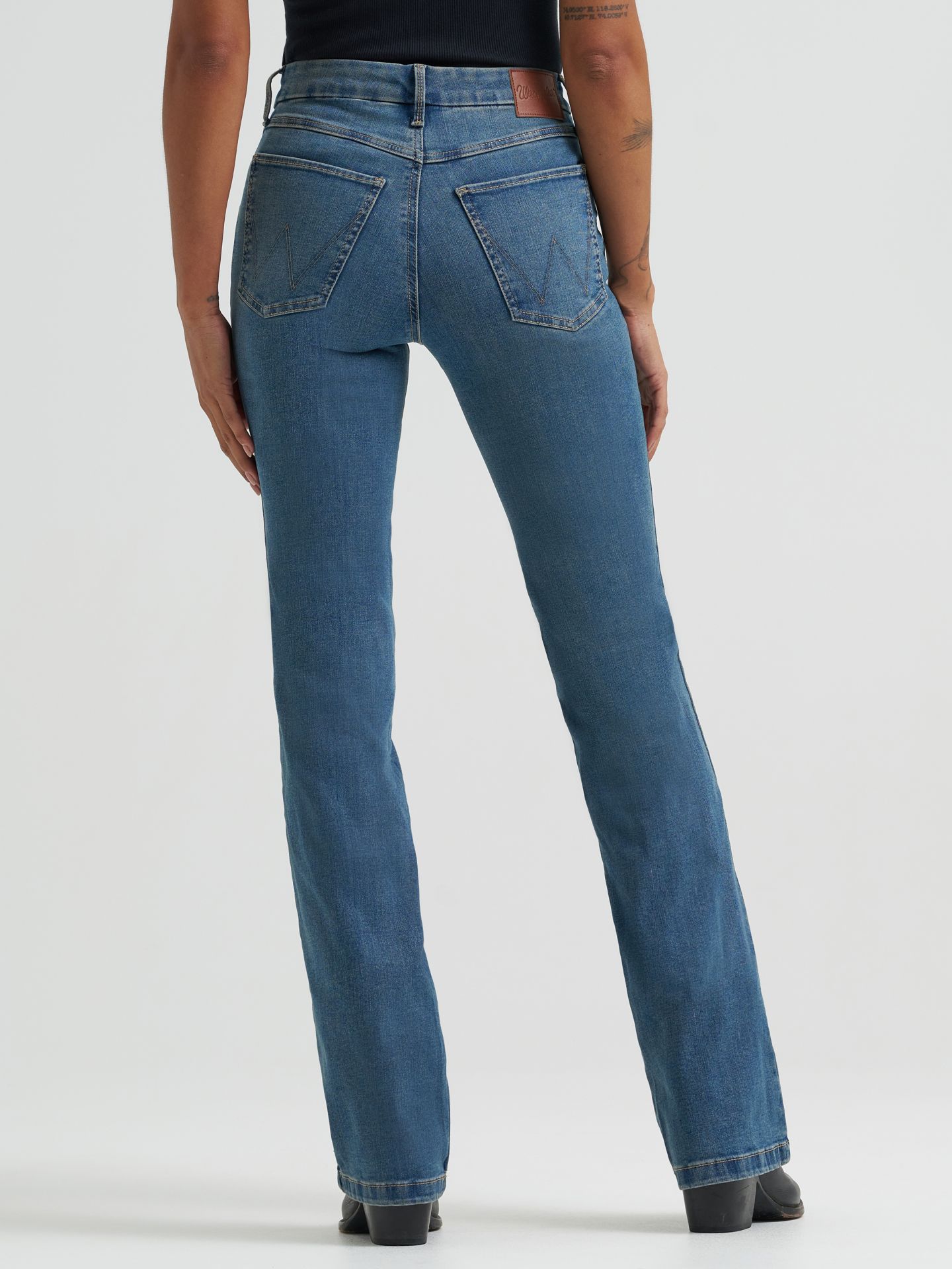 Женские джинсы Wrangler Bespoke High Rise Bootcut, цвет: Ada — фото 5