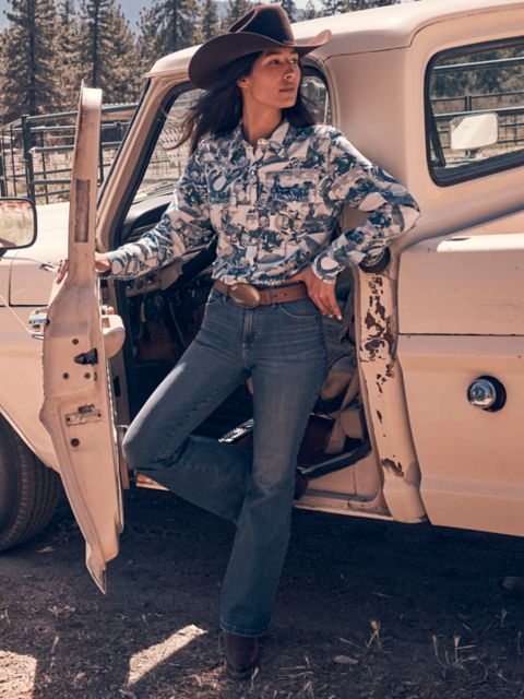 Женские джинсы Wrangler Women's Wrangler BESPOKE High Rise Flare Jean
