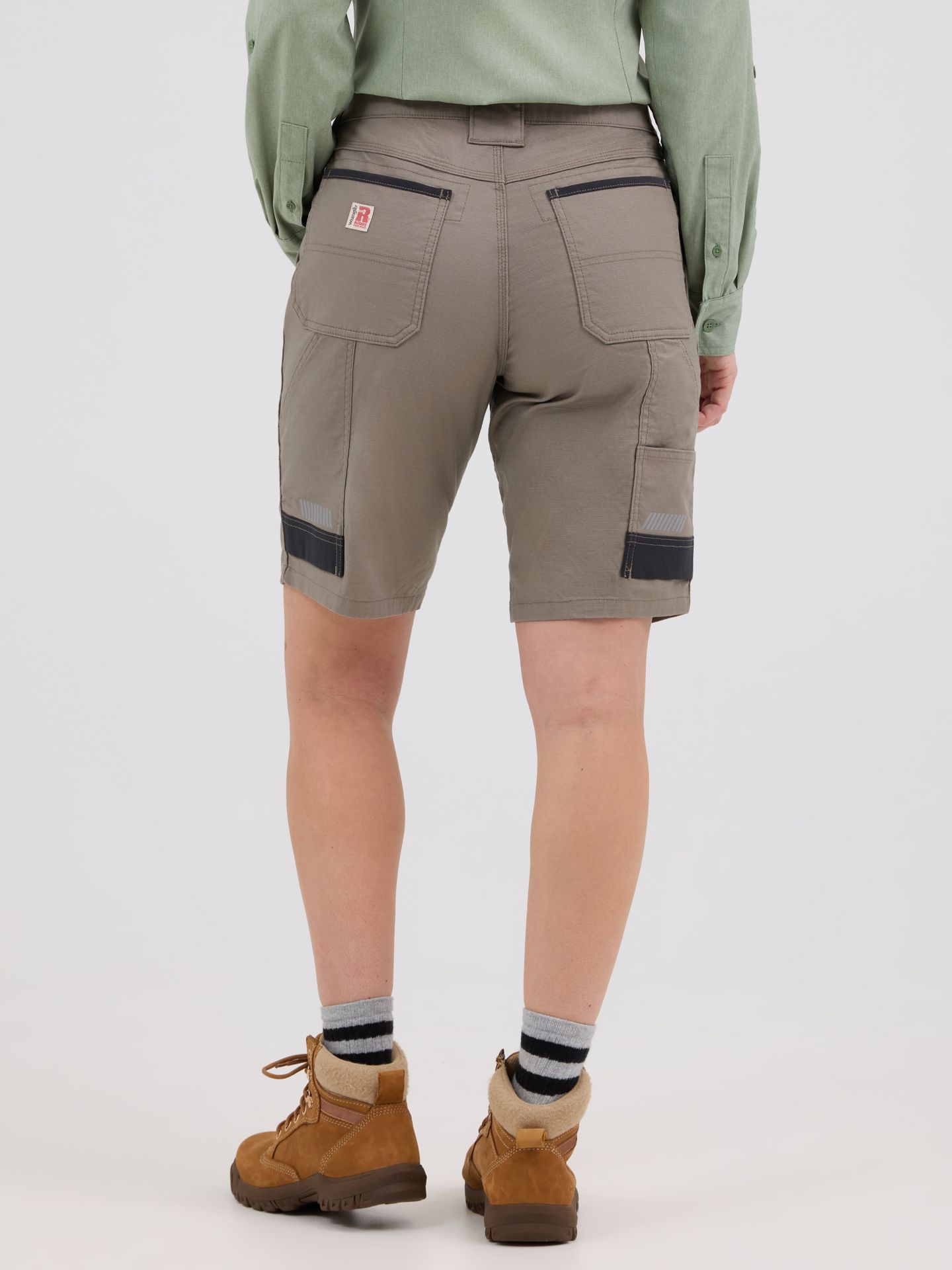 Женские шорты Wrangler Riggs Workwear® Technical Carpenter Short, цвет: Тёмный хаки — фото 2