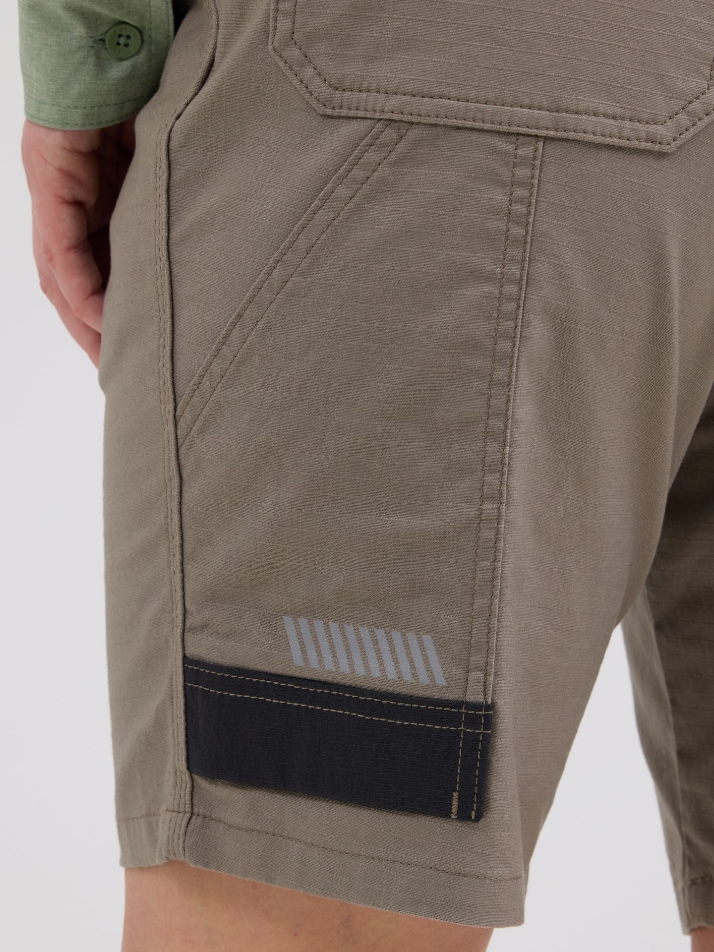 Женские шорты Wrangler Riggs Workwear® Technical Carpenter Short, цвет: Тёмный хаки — фото 5