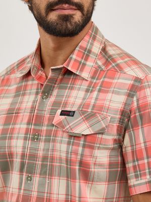Wrangler ATG™ Men's Cedar Zip Pocket Plaid Shirt in Coral alternative view 3