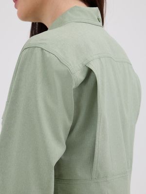 Women's Wrangler RIGGS Workwear® Lightweight Vented Work Shirt in Hedge Green alternative view 6