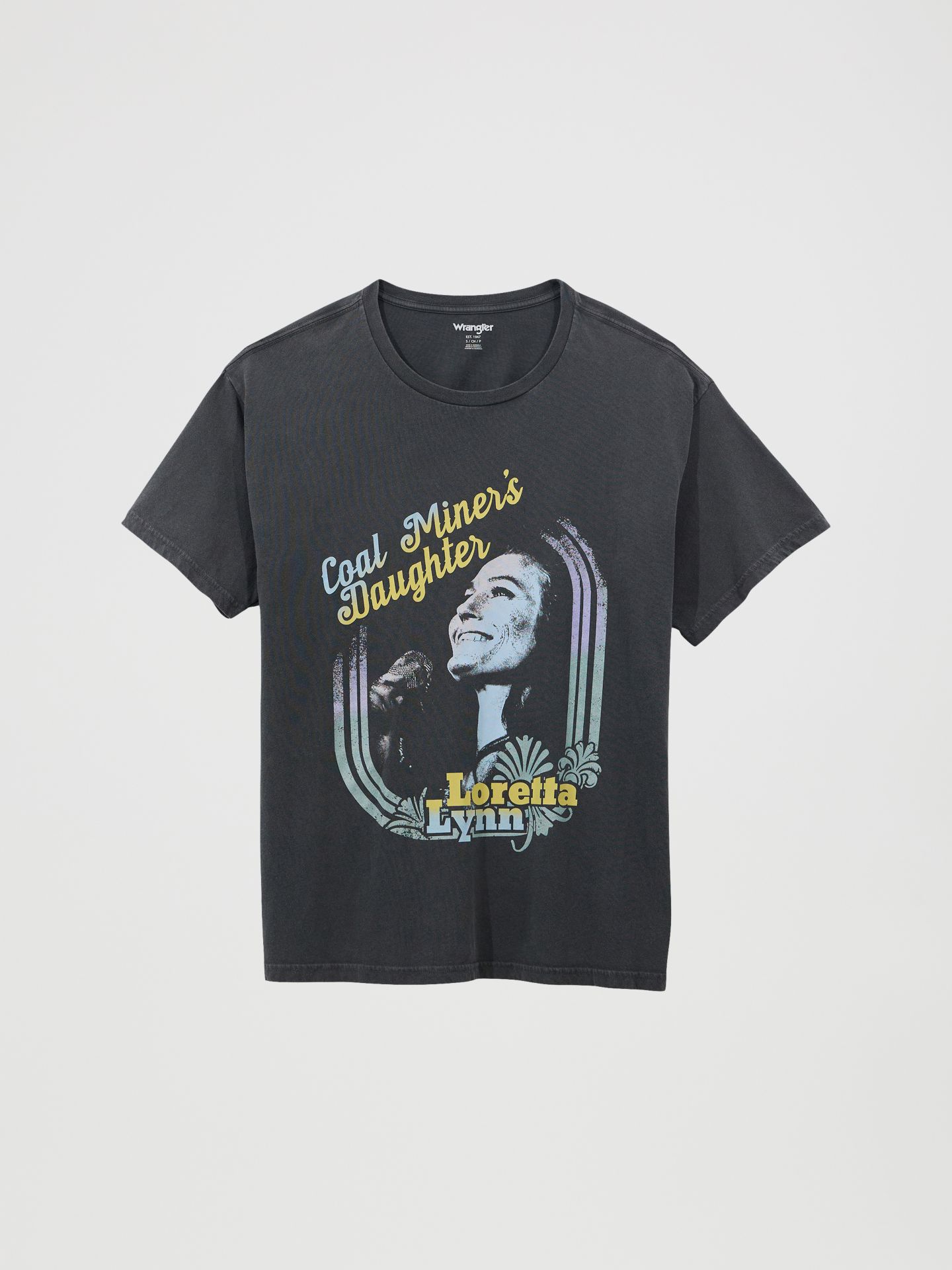 Женская футболка Wrangler Loretta Lynn Oversized Band, цвет: Угольно-чёрный — фото 1