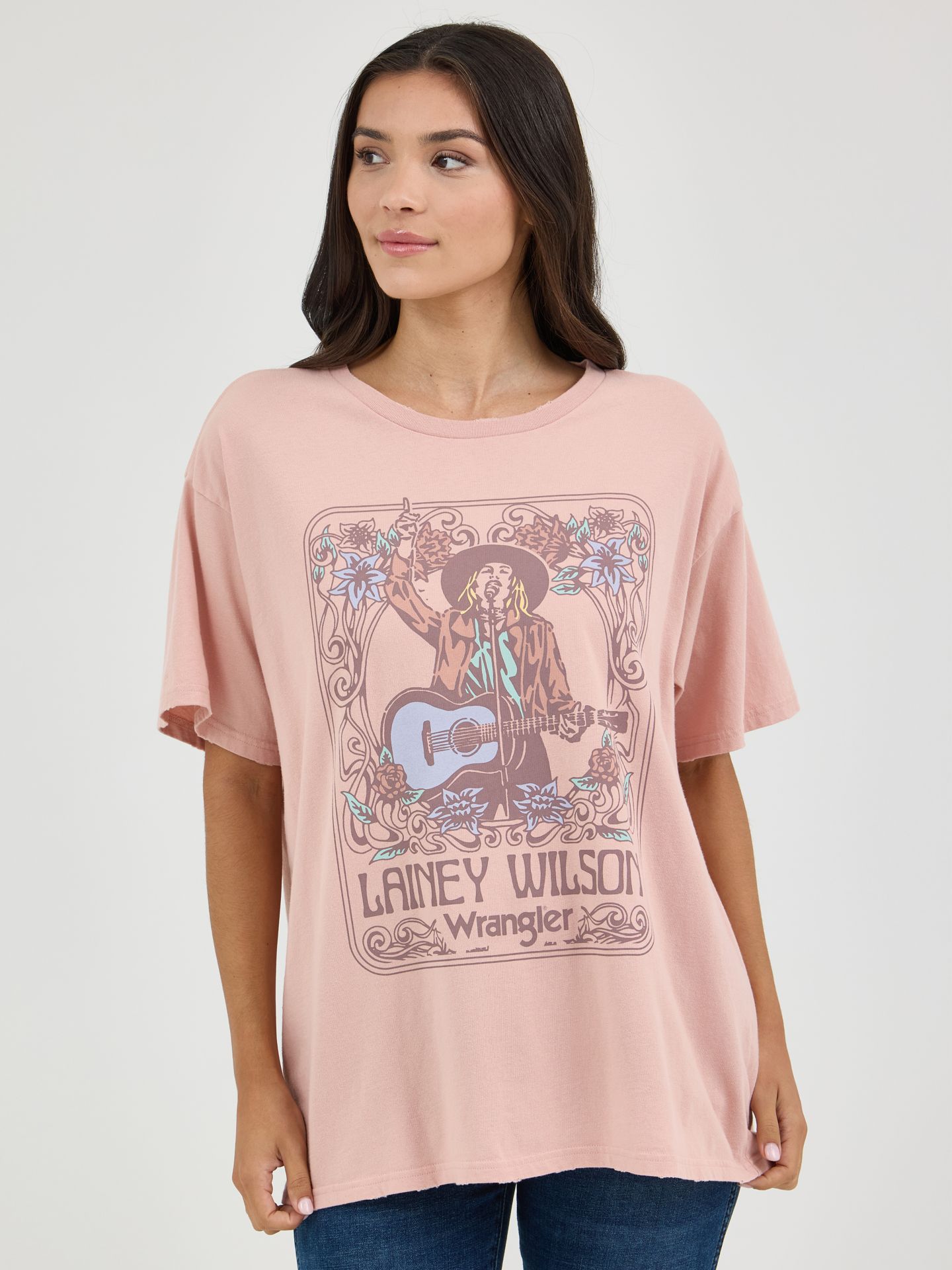 Женская футболка Wrangler Lainey Wilson Oversized Band, цвет: Розовый — фото 2