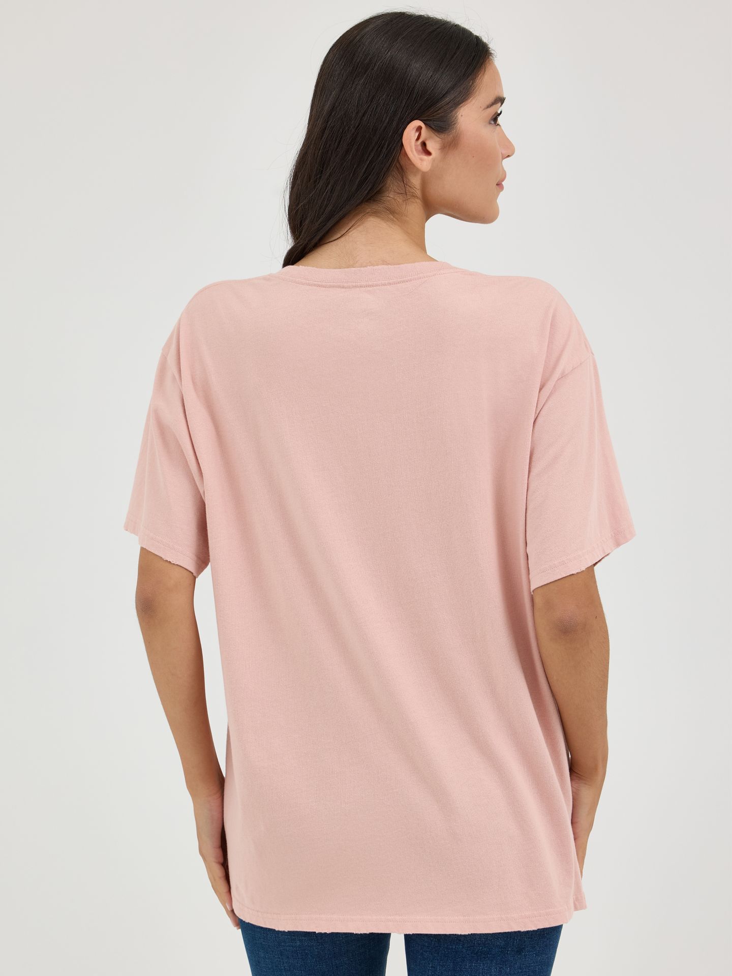 Женская футболка Wrangler Lainey Wilson Oversized Band, цвет: Розовый — фото 3