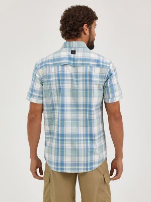 Wrangler ATG™ Men's Cedar Zip Pocket Plaid Shirt in Iceberg alternative view 2