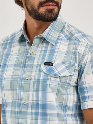 Wrangler ATG™ Men's Cedar Zip Pocket Plaid Shirt in Iceberg alternative view 3