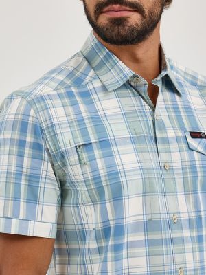 Wrangler ATG™ Men's Cedar Zip Pocket Plaid Shirt in Iceberg alternative view 4