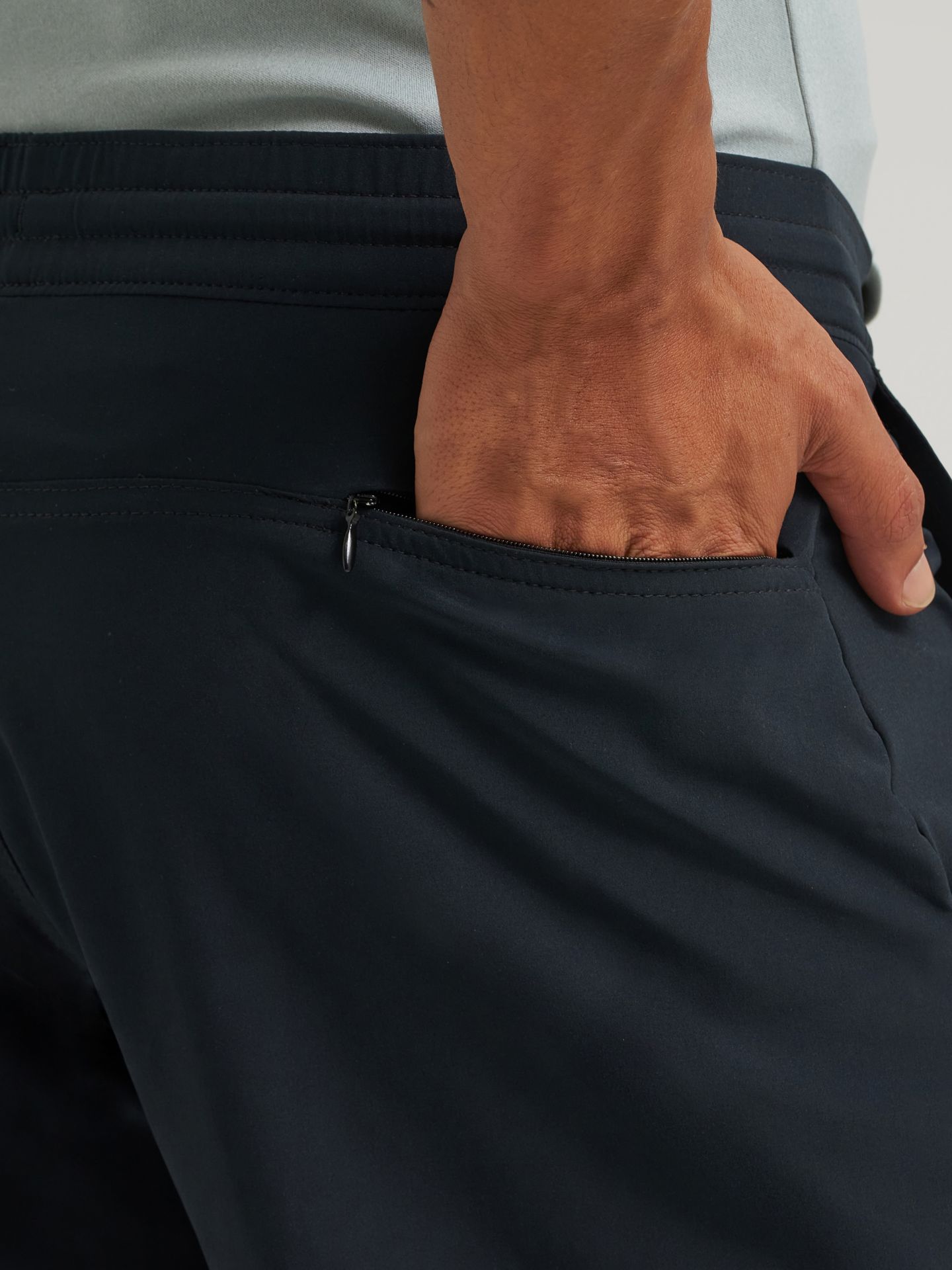 Мужские шорты Wrangler ATG™ Gym to Trail Short, цвет: Угольно-чёрный — фото 6