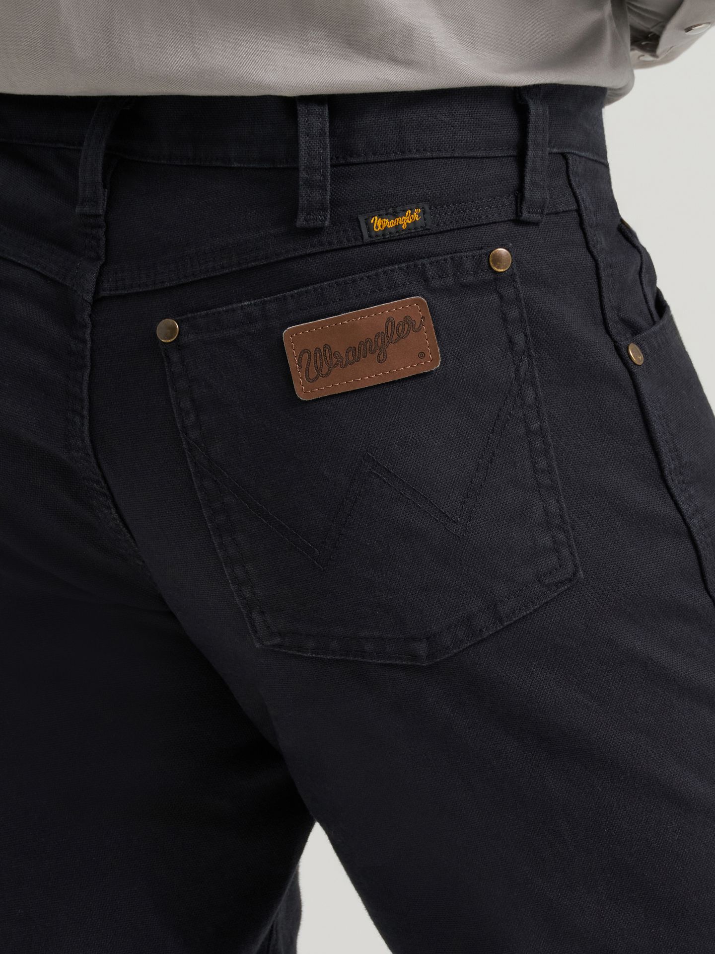 Мужские джинсы Wrangler Premium Performance Tough Comfort Cowboy Cut® Regular Fit Canvas Jean, цвет: Чёрный — фото 4